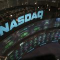 Електронне табло біржі Nasdaq на Таймс-сквер у Нью-Йорку