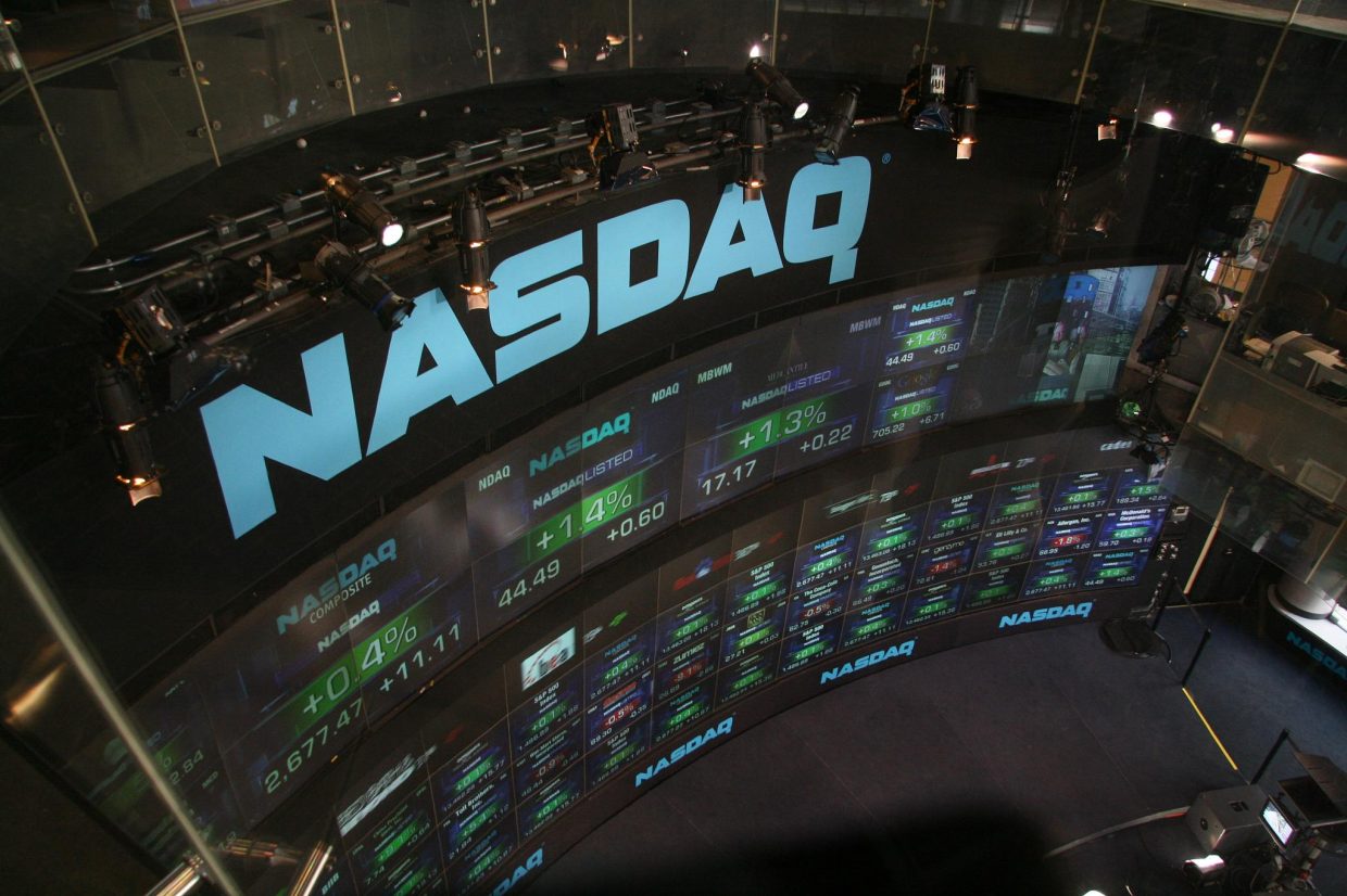 Електронне табло біржі Nasdaq на Таймс-сквер у Нью-Йорку
