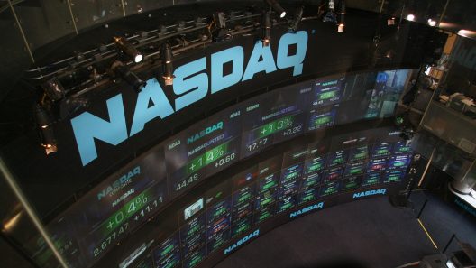 Електронне табло біржі Nasdaq на Таймс-сквер у Нью-Йорку